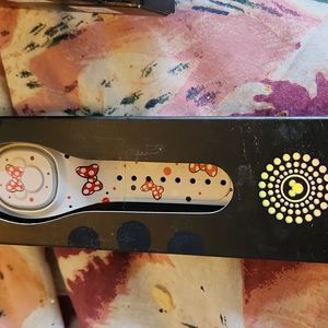 DISNEYLAND MINNIE WITH BOWS MAGICBAND